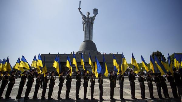 Азаров обвинил власти Украины в попытках стереть генетическую память гражданам