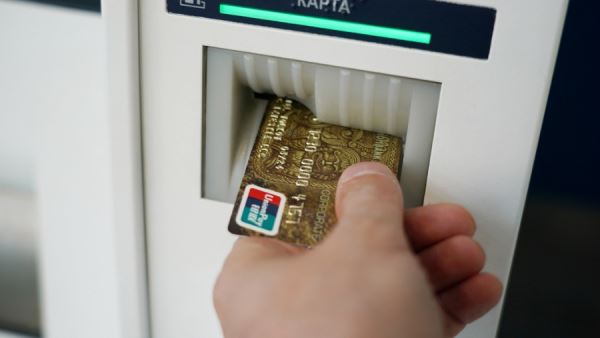Подсанкционные банки прекращают выпуск карт UnionPay<br />
