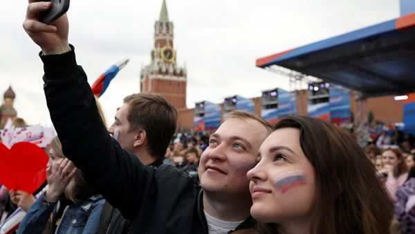 Путин распорядился праздновать День молодежи в последнюю субботу июня