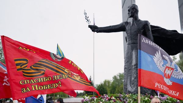 В Мариуполе открыли восстановленный мемориал советским воинам-освободителям<br />
