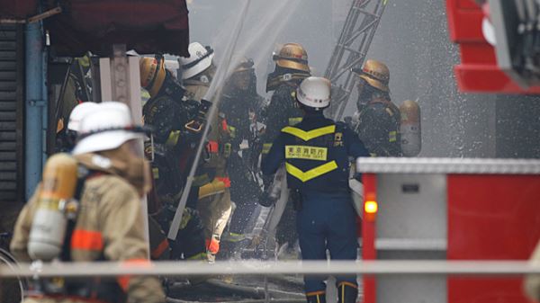 В Японии заявили о 27 пострадавших при пожаре в критическом состоянии