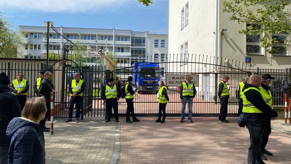 Школа при посольстве России в Польше возобновила занятия